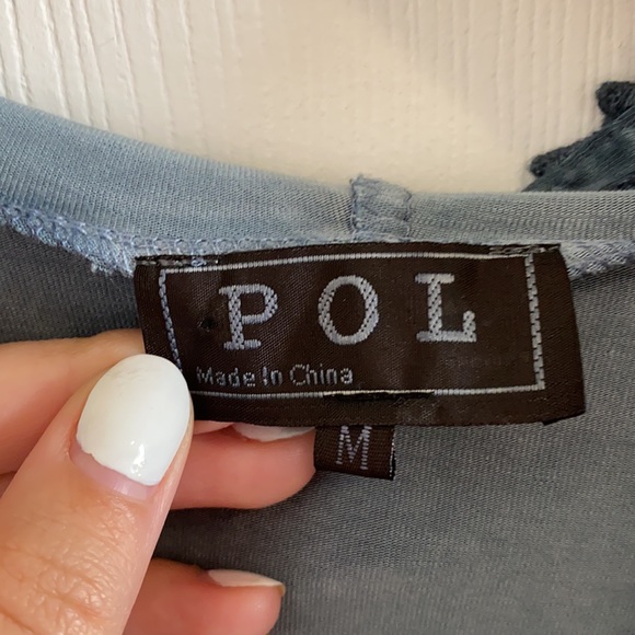 POL FADED BLUE WASH COLD SHOULDER TUNIC SIZE MEDIUM - Picture 7 of 8